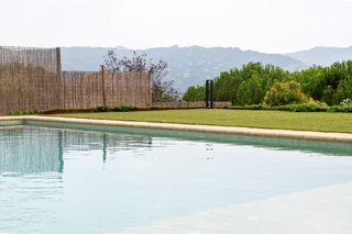 Rent Country house  Carrer pedró. Alquiler de temporada vacional  casa con piscina y vistas a la m