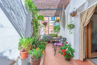 Casa aparellada a Carrer de l'Algavira