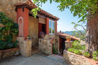 Maison  Carrer del dolmen mas bousarenys. Encantadora casa con vistas a la montaña