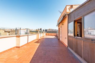 Appartement à Carrer d'antoni de capmany 40. Un ático que lo tiene todo, tranquilidad en el centro con gran t