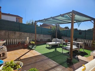 Xalet  Pasaje de lluria. Casa adosada en jardins imperi, los pallaresos tu refugio ideal