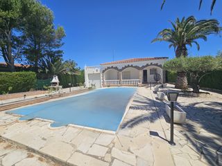 Chalet  Calle llevant. Oportunidad de inversi�n en lametlla de mar!