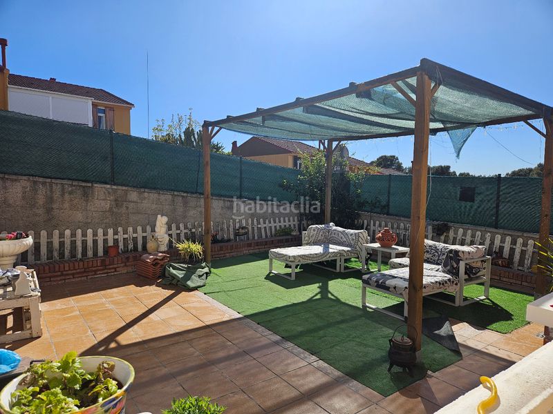 Foto 879f743b-a778-4f30-b0da-34b9c26b6a9d. Casa aparellada amb piscina a Pallaresos (Els)