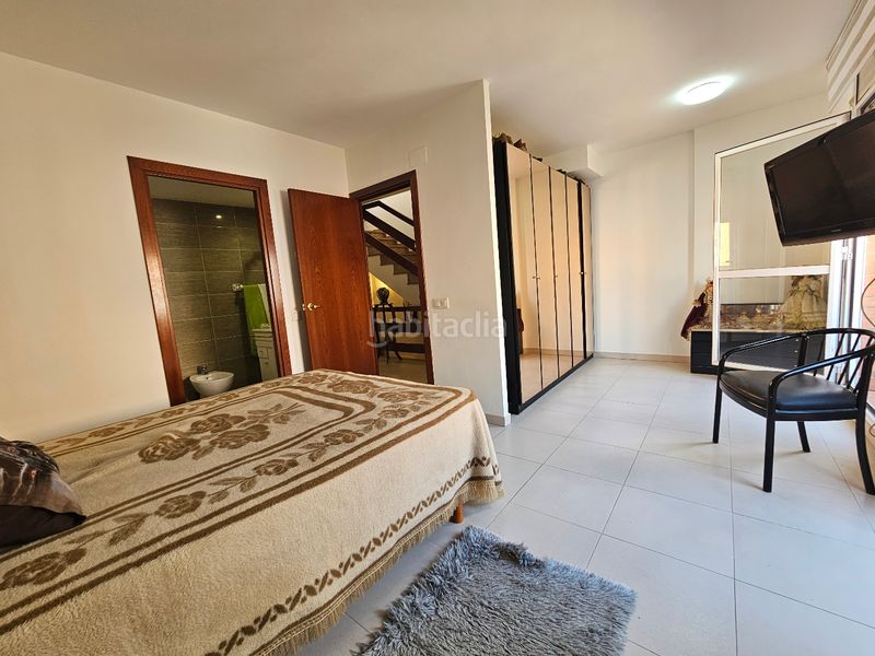 Foto 08bf5eef-253d-4a7e-b3a3-e898631d2a24. Casa aparellada amb aparcament piscina a Centre Reus