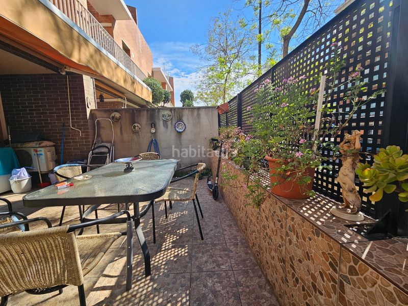 Foto 538a4203-9d48-4aa2-b6b8-b7607a244ac2. Casa aparellada amb aparcament piscina a Centre Reus