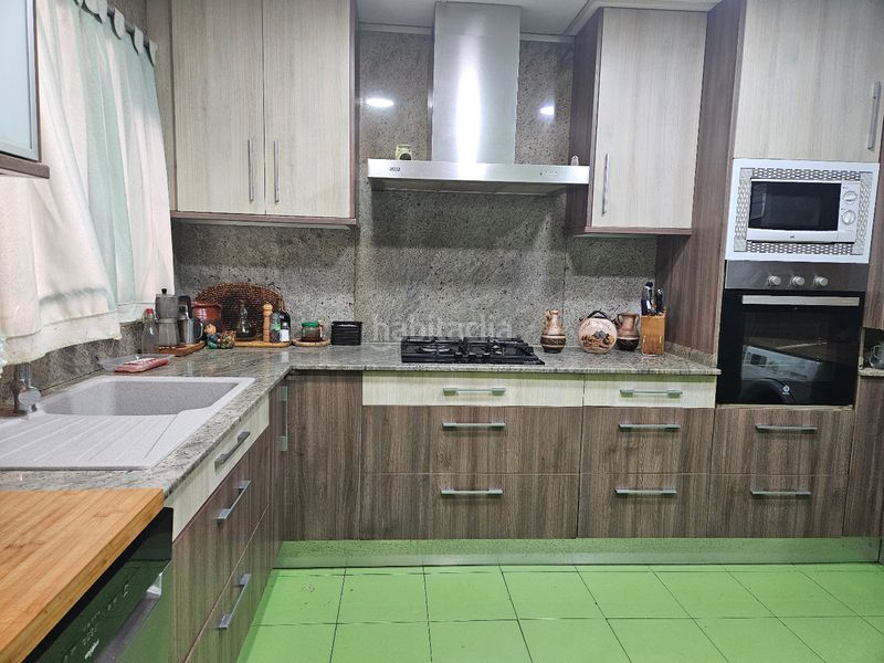 Foto af096d16-6224-4be8-9ea7-bc3712e49f25. Casa aparellada amb aparcament piscina a Centre Reus