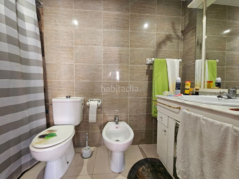 Foto c5cc713b-105d-4420-bf08-9b509ab45448. Casa aparellada amb aparcament piscina a Centre Reus