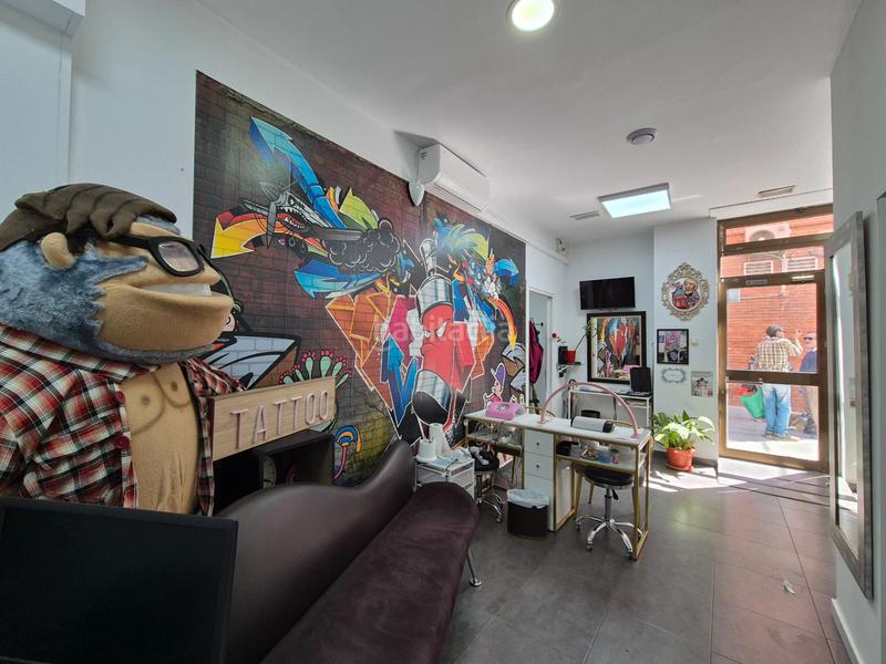 Foto 7113afbc-7f70-48ac-aa34-00dbd65c3fe2. Traspaso local comercial traspaso ruzafa - peluqueria y estudio tatuaje en Valencia