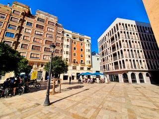 Pis  Plaça del col·legi del patriarca. ¡luz y encanto histórico en el corazón de valencia!