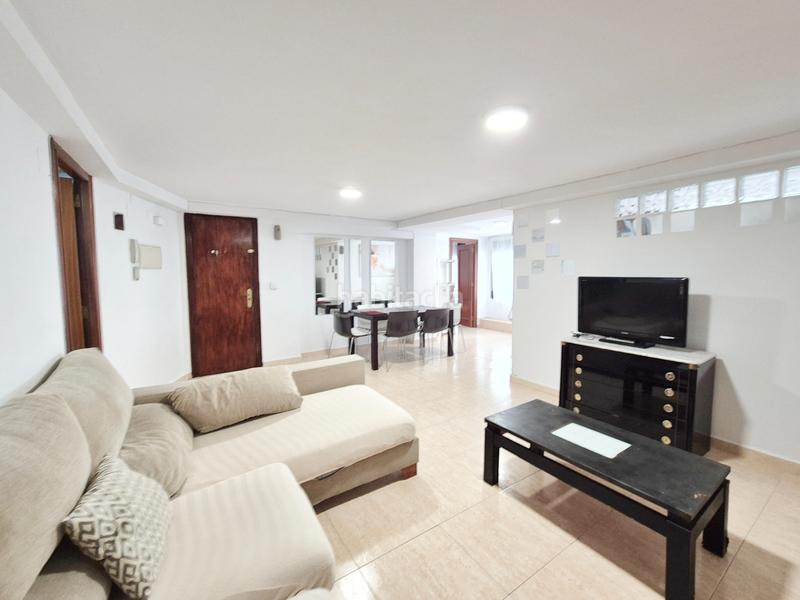 Foto 0b596108-e430-45e0-b762-2e4a65a16c01. Miete etagenwohnung in Russafa Valencia