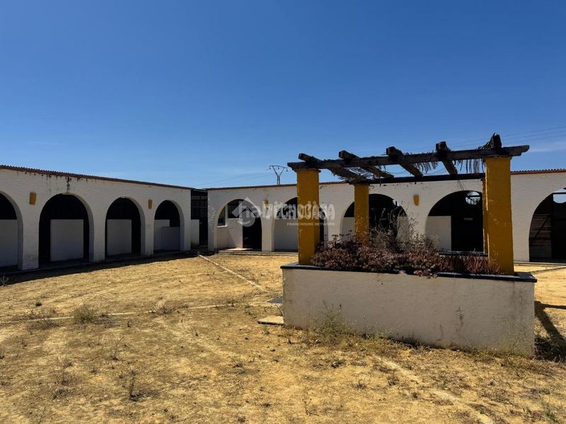 Foto ce57e9cf-4c52-4c22-b6bb-a8467753791e. Finca rústica a Las Torres - Guadalupe Huelva