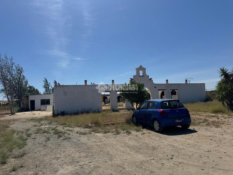 Foto ef35c179-0f08-4f50-b9e7-fd6b699c9ef9. Finca rústica a Las Torres - Guadalupe Huelva