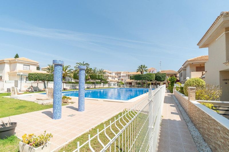 Foto 258eeaf5-5de7-48f9-8c58-bb7b0c0d1f37. Casa a Playa Flamenca Orihuela