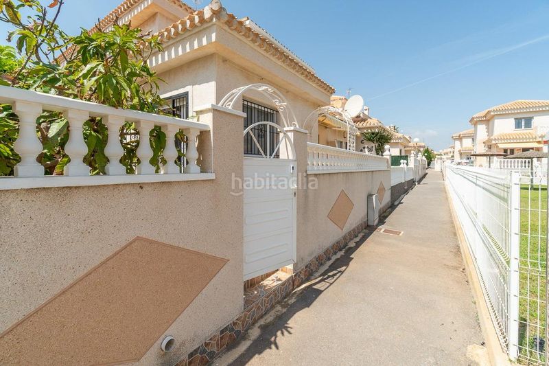 Foto 42e65626-1429-4bd4-a653-7ab9f877a900. Casa a Playa Flamenca Orihuela