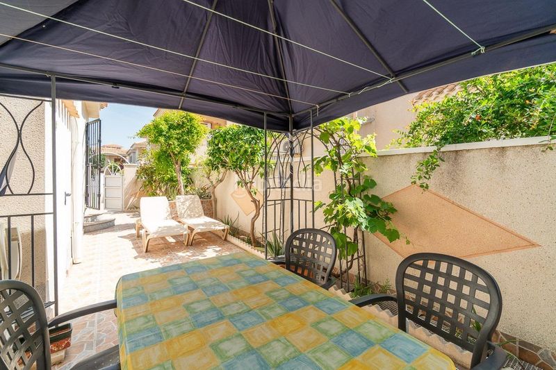 Foto 57660a71-8426-48cb-b0bf-1f5dce9b3f50. Casa a Playa Flamenca Orihuela