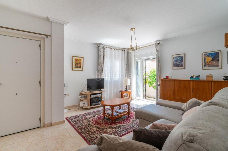 Foto f838c3a8-5d04-40e2-a6d8-f041906360cc. Casa a Playa Flamenca Orihuela