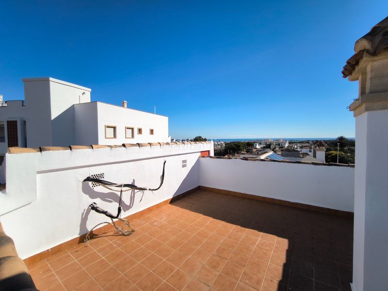 Foto 73655e3f-2a7a-4f64-9c22-4af354756d31. Casa amb aparcament piscina a Lomas de Cabo Roig - Los Dolses Orihuela