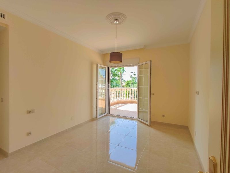 Foto fd45e685-6d86-40e8-b73e-6f60acd4d5a8. Casa a Cabo Roig Orihuela