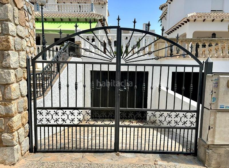 Foto b2fd49e7-bfbf-4b8c-ae5e-6307b7db5355. Maison dans La Zenia Orihuela