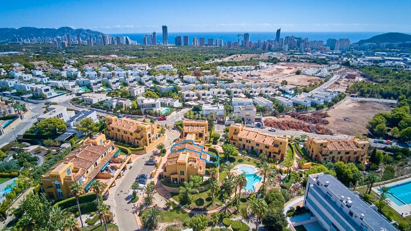 Foto 329333f2-2e97-4ad0-85a1-d7b7223b2061. Casa adossada a Levante Alto Benidorm