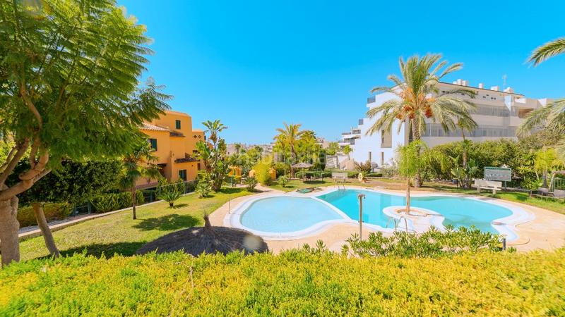 Foto 58d8249b-4a72-4d54-b801-9a238b1d9b7a. Casa adossada a Levante Alto Benidorm