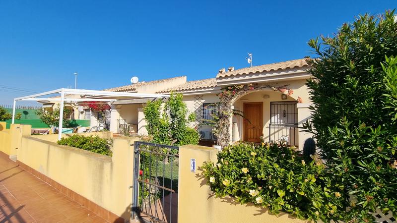 Foto 37499cec-132f-4b7b-a903-35dbfd029a76. Casa adossada amb piscina a La Marina Elche / Elx