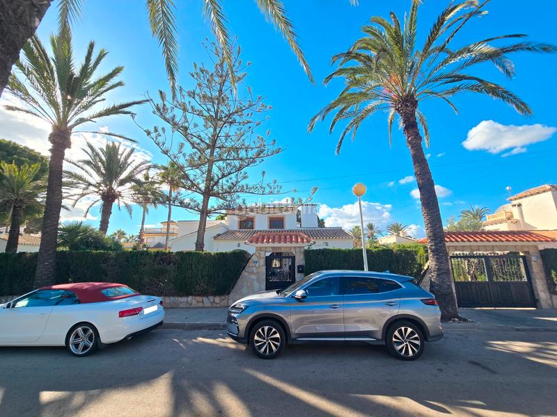 Foto e5484af3-6093-4e15-ab00-62fa65dedccd. Casa en Cabo Roig Orihuela