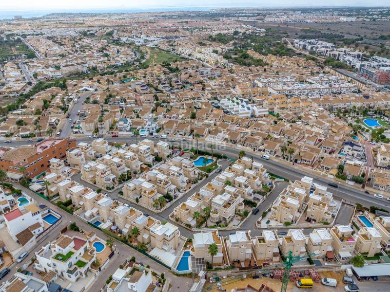 Foto 4aa37ccc-4b7e-42c9-9671-b6d4f38d4e69. Casa a schiera in La Florida Orihuela