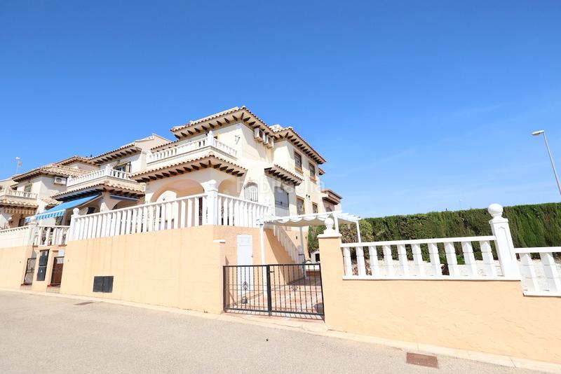 Foto 6f699110-fa40-4f4b-a5fb-4716e57dd1ae. Casa a schiera in Lomas de Cabo Roig - Los Dolses Orihuela