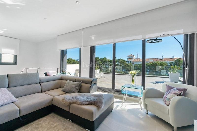 Foto 76851f2c-281d-48c9-add6-0cde6ccff578. Casa a Campoamor Orihuela