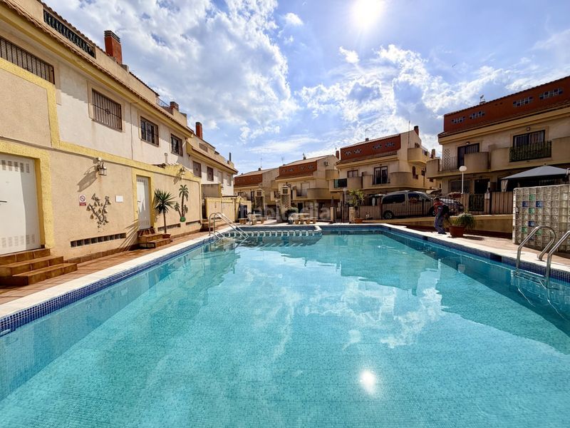 Foto 0b9afe12-a7f3-4994-90d2-611dd2ccb064. Casa adossada amb aparcament piscina a La Zenia Orihuela