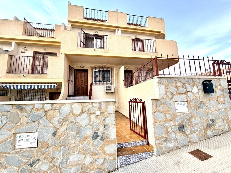 Foto b331d21e-bf17-4478-8528-ed33b0f9c497. Casa adossada amb aparcament piscina a La Zenia Orihuela