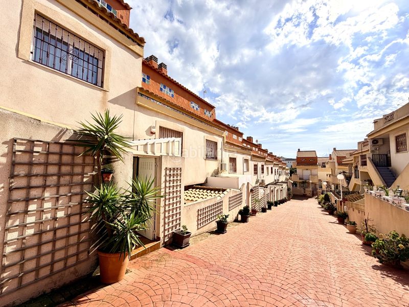 Foto c0b92f7c-3151-41b4-985e-3955b1fcbfa7. Casa adossada amb aparcament piscina a La Zenia Orihuela