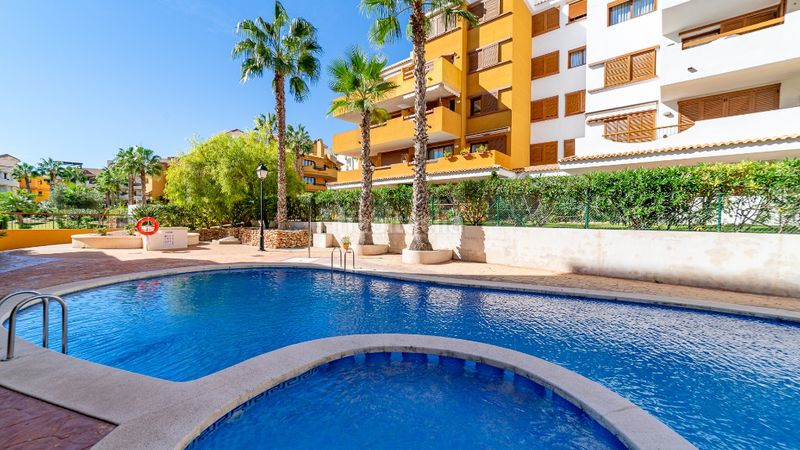 Foto e6f3f489-f659-4cf6-8c03-b9cf108177f2. Apartament a Punta Prima Torrevieja
