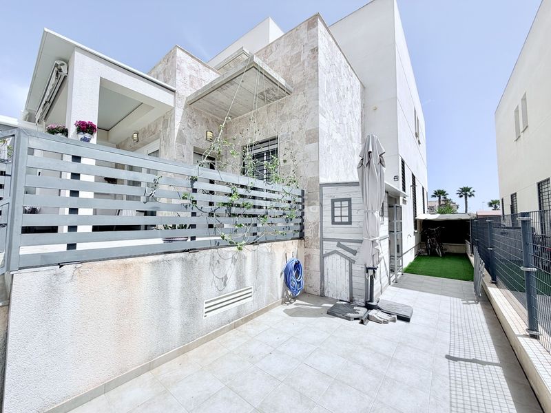 Foto 3e6c07c1-3809-4e1f-bb8d-d70a8044823b. Casa adossada amb aparcament piscina a Parque Acuático - Sector 25 Torrevieja