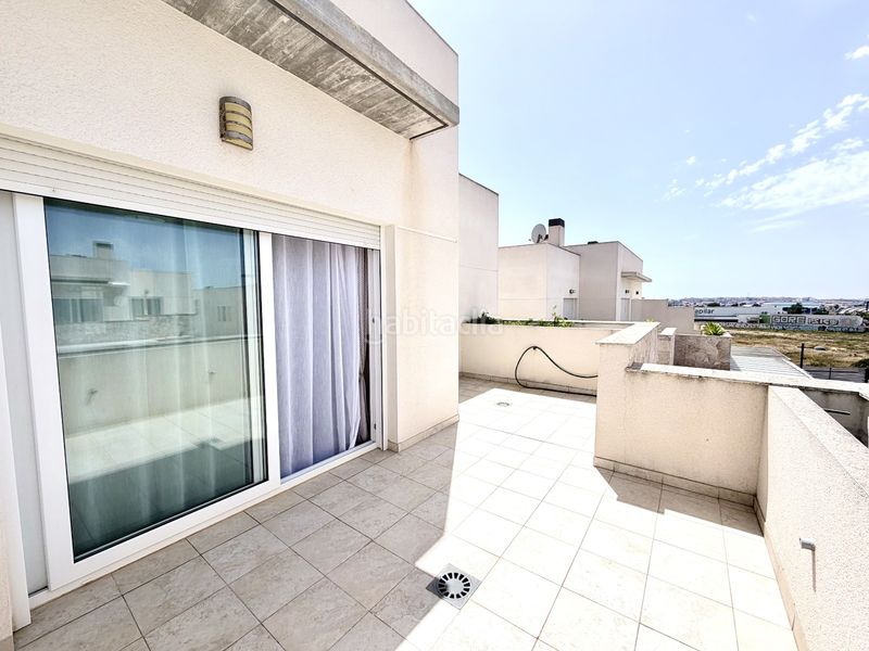 Foto 48b9c80e-3bac-41f8-b2e7-80f570ad6b88. Casa adossada amb aparcament piscina a Parque Acuático - Sector 25 Torrevieja