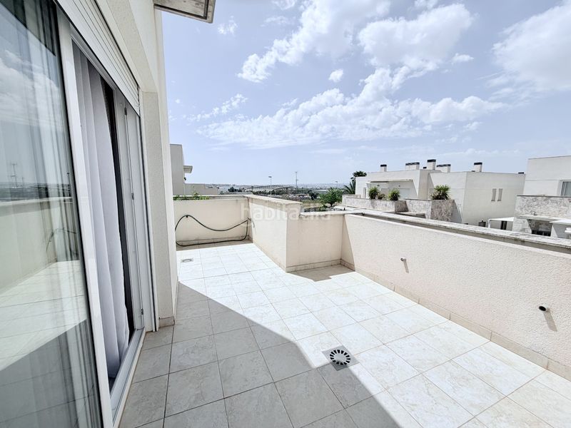Foto 49dffe96-b785-48ed-b082-027201a7ff4c. Casa adossada amb aparcament piscina a Parque Acuático - Sector 25 Torrevieja