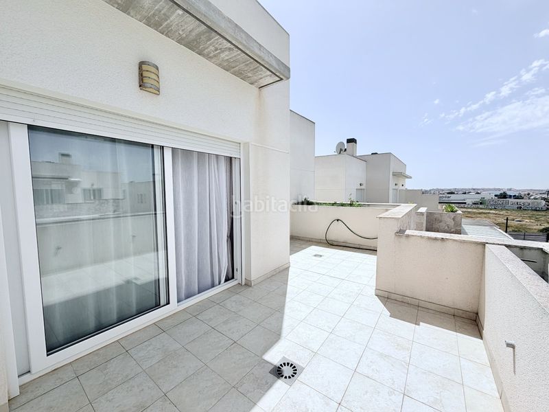 Foto 527b9962-5db6-4e2d-8fb4-330f3e2a2c85. Casa adossada amb aparcament piscina a Parque Acuático - Sector 25 Torrevieja