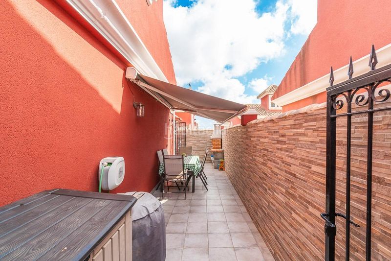 Foto a6b3c114-5468-427e-87d6-4dc0cc93f4c0. Casa adosada en Los Almendros Orihuela
