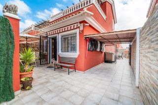 Casa adosada en Los Almendros