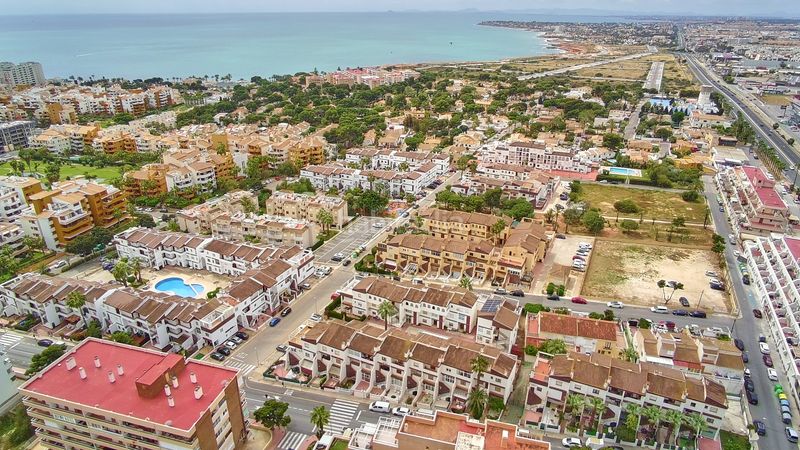 Foto 5fc93374-f3c8-4791-8ca3-3395cef69775. Apartamento en Punta Prima Torrevieja