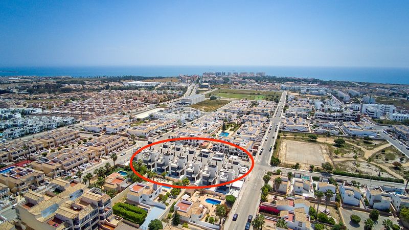 Foto 2bdc0ce7-b937-4fee-b363-f5ff0e84965d. Casa a Los Balcones y los Altos Orihuela