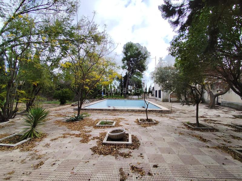 Foto f1f9b761-d21c-423c-999a-953c67f4a0df. Casa con piscina in Onil