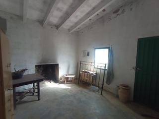 Masia a Onil. Vende terreno 5.000 m con pequeña construccion onil