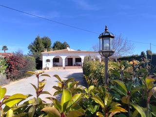 Haus in Onil. Chalet con piscina y gran terraza a 5m de castalla