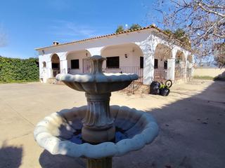 Haus in Onil. Chalet con piscina y gran terraza a 5m de castalla