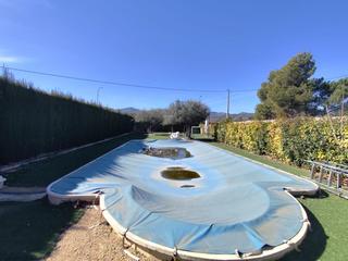 Maison à Onil. Chalet con piscina y gran terraza a 5m de castalla