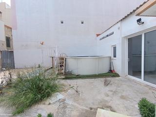 Lloguer Local Comercial a Castalla. Se alquila cochera con patio en castalla