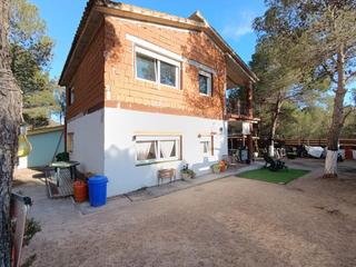 Casa a Tibi. Parcela en terol con casa de 2 plantas