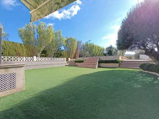 Casa in Ibi. Espectacular chalet con piscina a 2 m de ibi